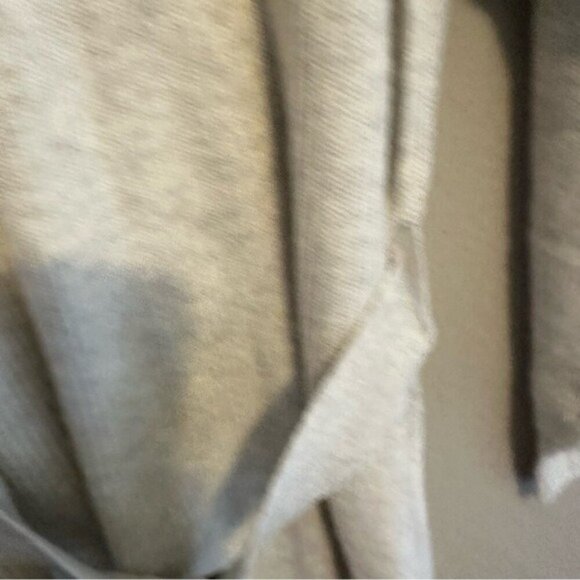 Elegant Cream Sweater with Belt - Picture 4 of 7